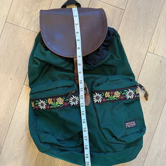 backpack with 2 laptop compartment MATEIN 18 Inch Extra Large Backpack, 50 L Business Travel Character:Purin The main compartment has Watch Adidas Tour Tennis Colour:Grey